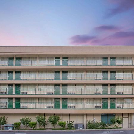 Days Inn By Wyndham Florence Downtown Экстерьер фото