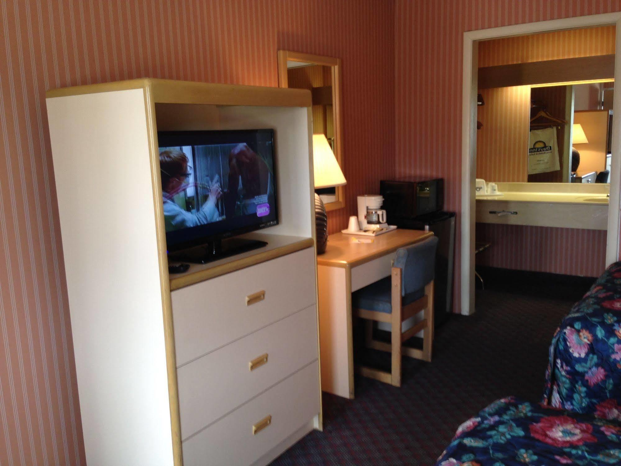 Days Inn By Wyndham Florence Downtown Экстерьер фото