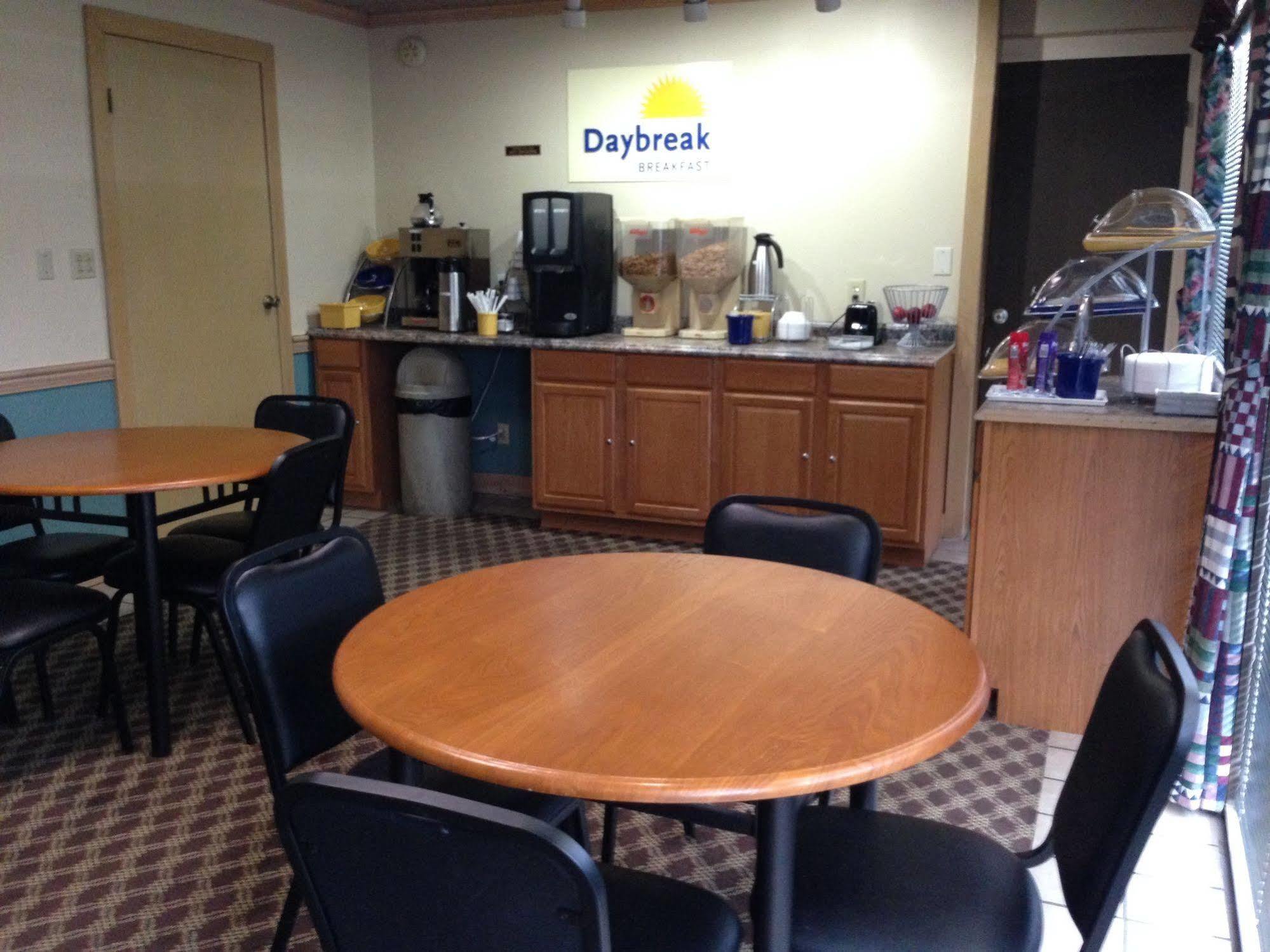 Days Inn By Wyndham Florence Downtown Экстерьер фото