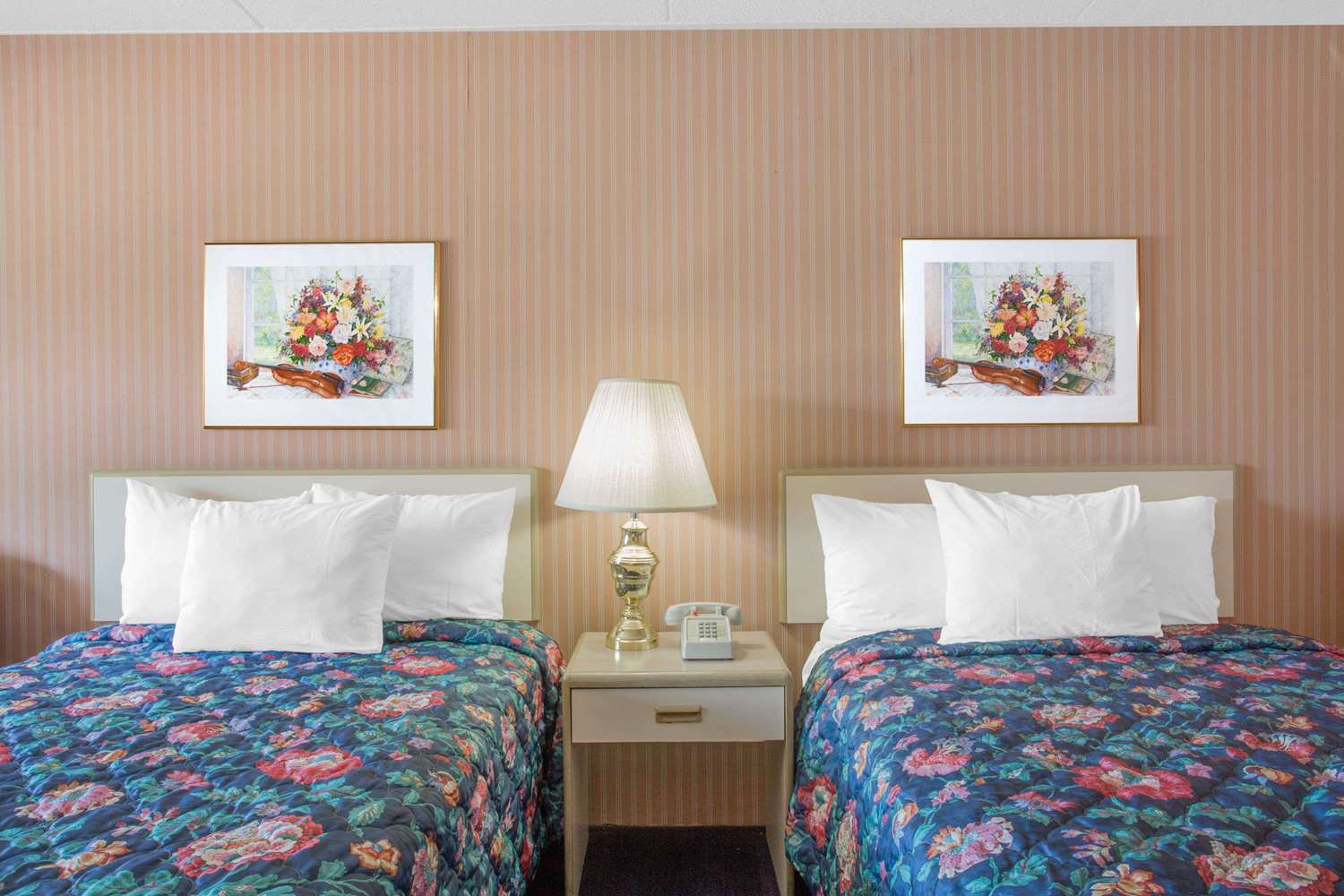 Days Inn By Wyndham Florence Downtown Экстерьер фото